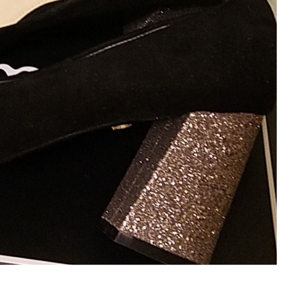 Shoes - Picture 4 of 5